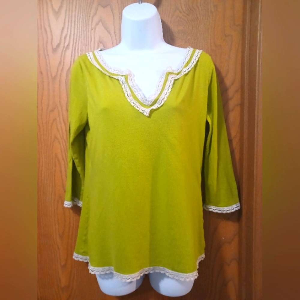 BANANA REPUBLIC lace trim top